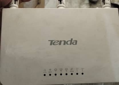 Tenda Wifi Router with charger