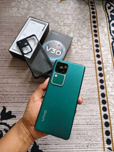 Vivo V30