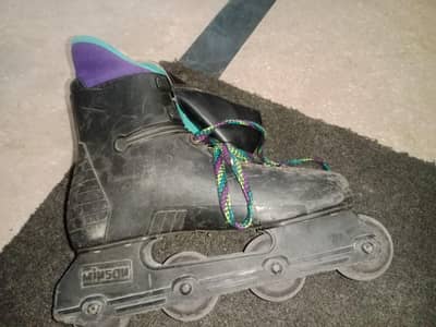 Skating shoes in almost good condition not much used