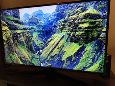 Mint Condition Samsung Smart LED TV