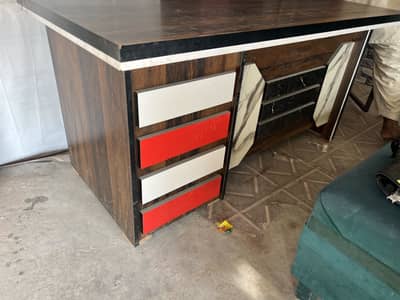 Used ofise table for sale condition good