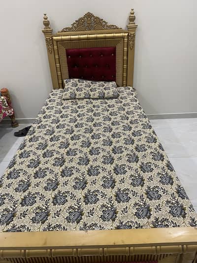 SINGLE WOODEN BED