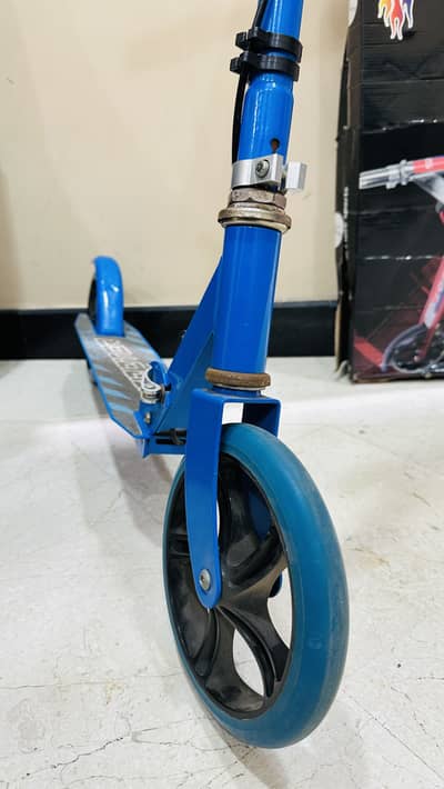 Blue Kick Scooter | Smooth Ride | Strong Wheels | Good Condition