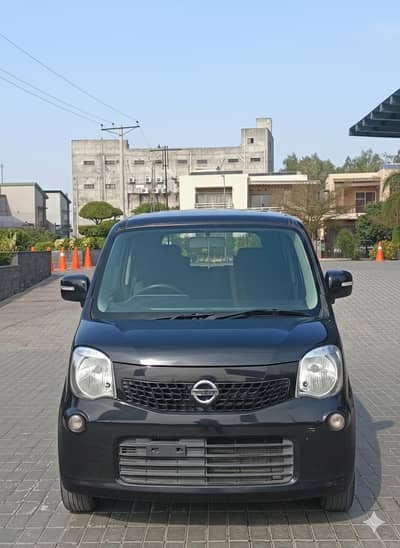 Nissan Moco Pearl Black