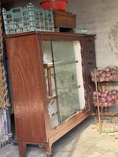 Old vintage Showcase