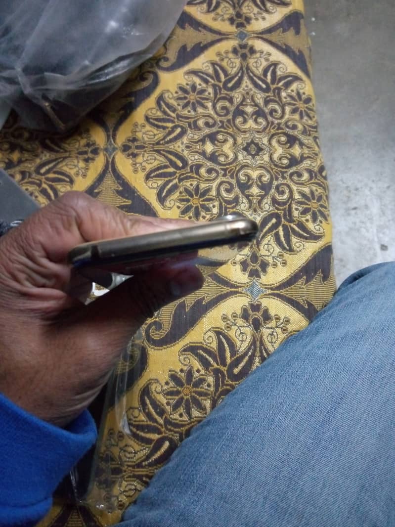 Apple iPhone 11 Pro 4