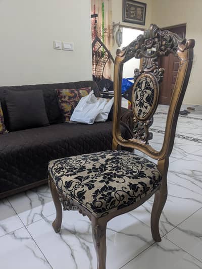dining chairs 8 condition 8.5/10 color wise all oke hai