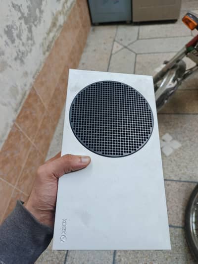 XBOX SERIES S BRAND NEW CONDITION 10/10