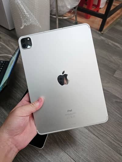 Apple iPad pro M1 my WhatsApp 03403036639