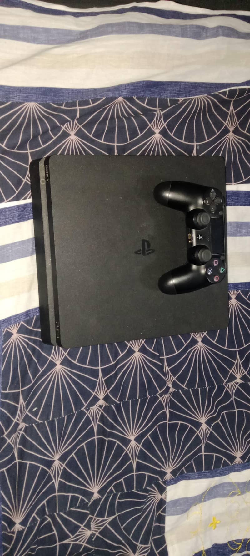 playstation 4 slim with wireless controller 1