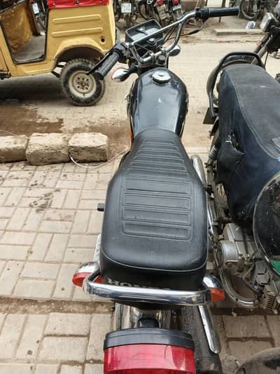 United 125 model 2021 Karachi number new tyre aur Rim