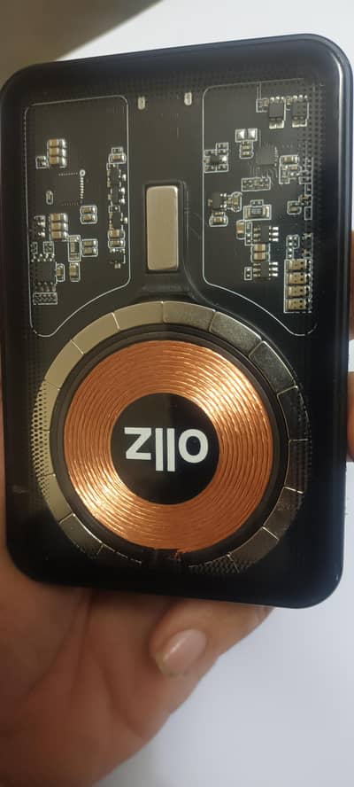 ollz power bank very good new condition  . . . wireless output.