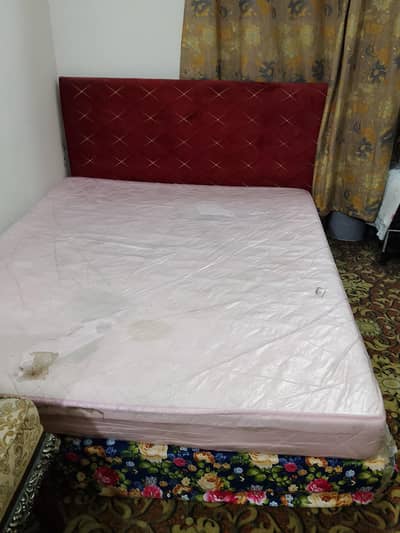 Bed set for mattresses with bed backtake