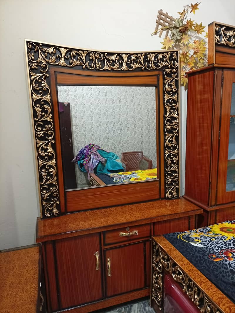 نیو فرنیچر فار سیل اوکاڑا سٹی سات نمبر چونگی بیڈ سائیڈ ٹیبل ڈریسنگ 4