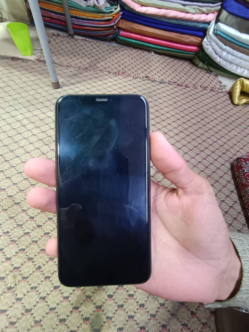 موبائل بالکل صاف ہے صرف بیٹری سروس میں ہے73 ہیلتھ ہے 0