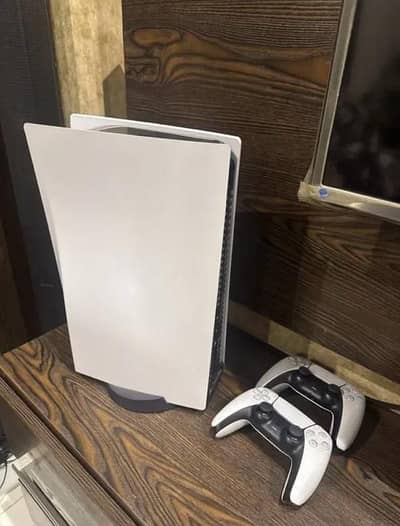 PlayStation 5 (Digital & Disc) – 825GB
