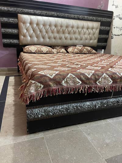 king size bed with side draw and dessing table in good conditon