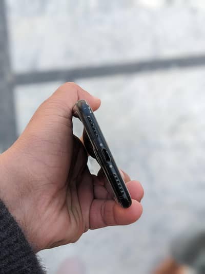 iphone se 3 64gb bypass 10/10  all okay