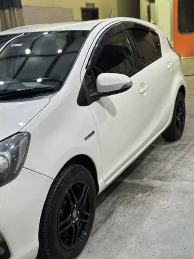 Toyota Aqua 2013 S Package First Owner Car