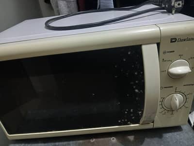 Dawlance 20 L microwave.