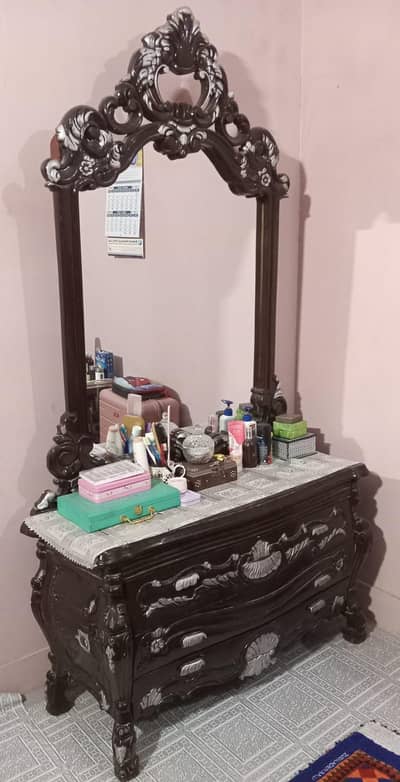 selling my room furniture just like a good condition