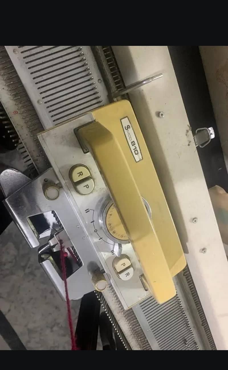 Singers knitting  Machine 0