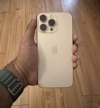 16 pro max 256 gb 93 BH just dropped 1 day ago box wire 10/10