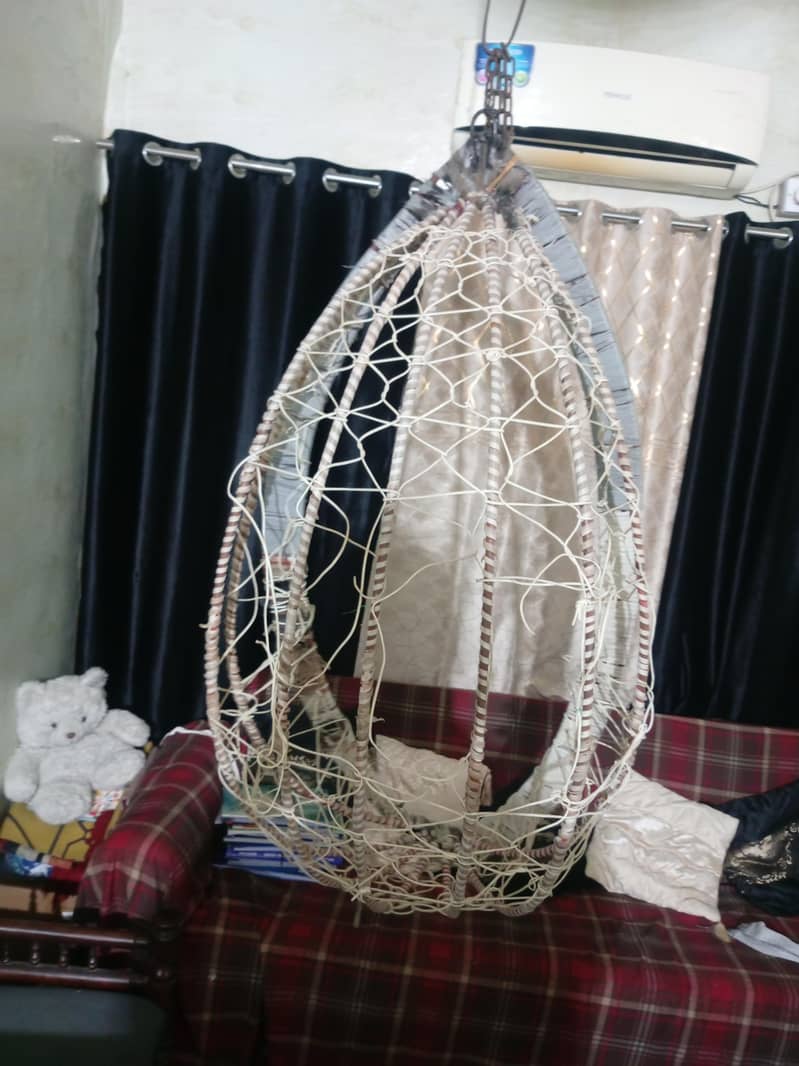 سنگل جھولا  مضبوط لوہا   اچھی کنڈیشن  صرف 3500 کا 3