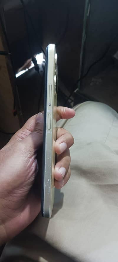 vivo y 16 4 64 with box and charger