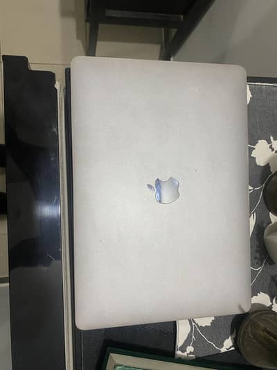 MacBook Pro 2017 16GB/256GB