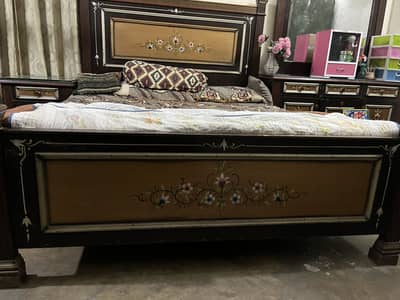 Bed set with 2 side tables 