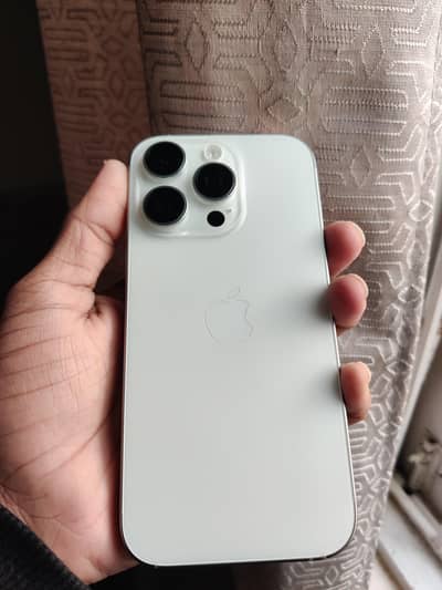 iphone 16 pro White Titanium
