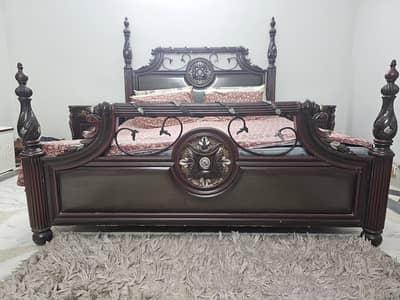 Queen size bed with dressing table and side tables