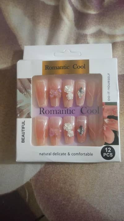 I am selling beautiful nails with glue sheet