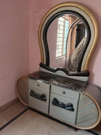 Dressing table