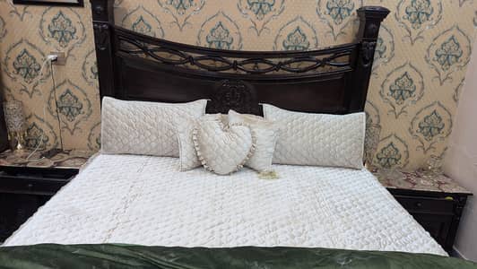 BED KING SIZE WITH SIDE TABLES & DRESSING TABLE & CHAIRS SET