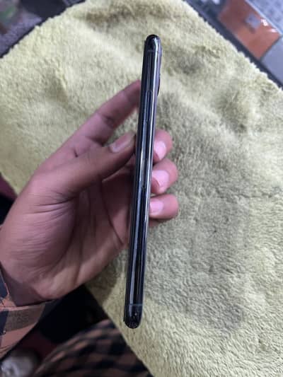 I phone pta aprove 256 gb all ok batry change baqi sub orignal hai