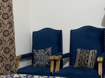 Chairs for sale at their lowest price with an excellent condition