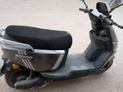 Revoo A12 Scooty electric bike
