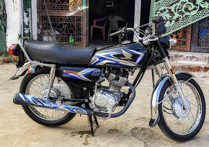Honda 125 (black 2025 model)  Whatsapp no. (03276261520)