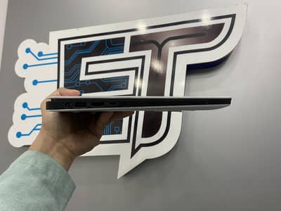 Dell XPS 15 7590 Core i7 Gen9th 16/ 512 4gb dedicated graphics