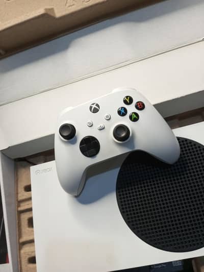 Xbox Series S with Box  10/10 Condition