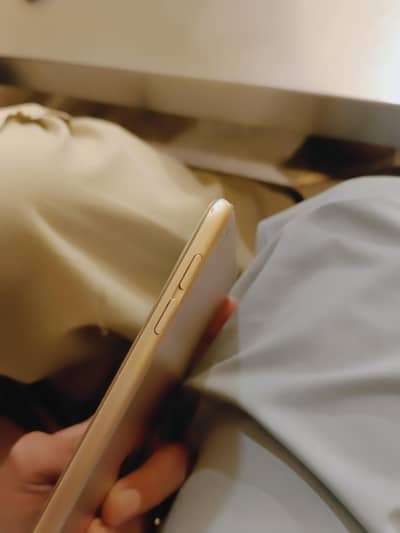 I pad minni 5 . . . 5th generation. . . . . . 64gb