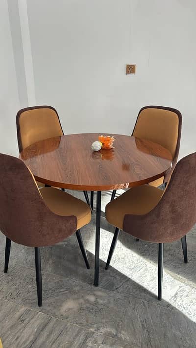 4 seater dining table