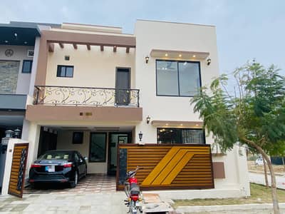 6.5 MARLA CORNER BARND NEW DESIGNER HOUSE WITH 1.5 MARLA LAWN FOR SALE IN BTR PHASE 8