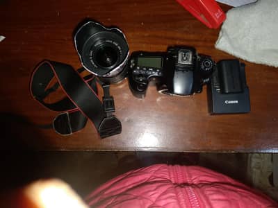 canon 60d available for sell.