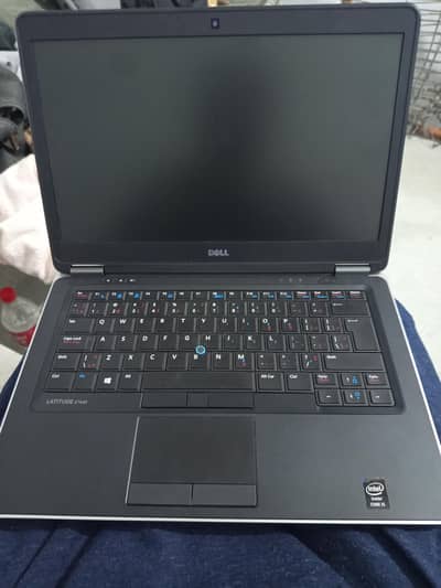 Latitude E 7440 model