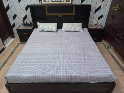 king size bed with side table