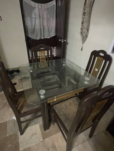 Dinning table for sale