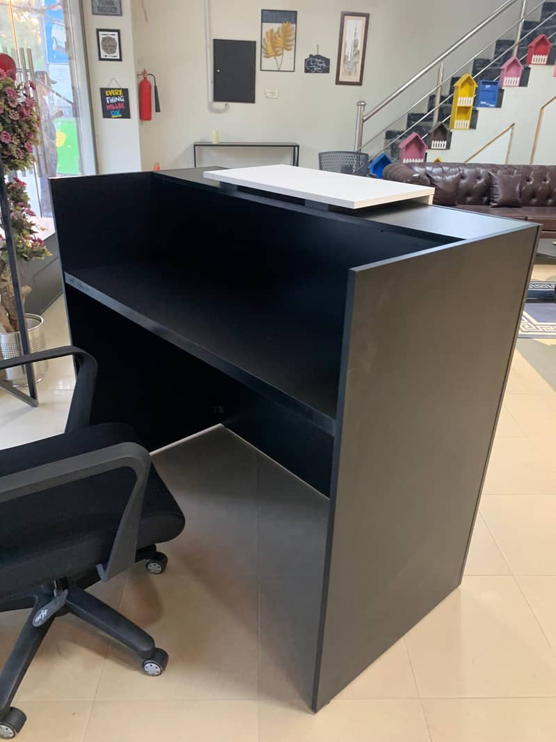 Reception Table/Counter 11